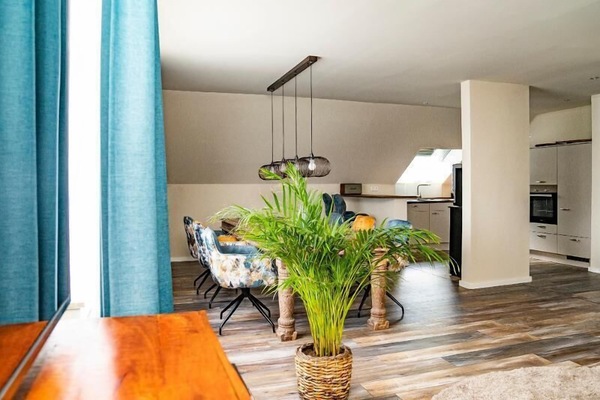 Ferienwohnung I, 98m², 1-4 Pers.-Wohn- und Essbereich mit Küche