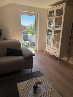 Smart TV, stereo - Fewo in Ruhiger Lage mit Südbalkon Nahe Spieleland und Bodenseeregion (Ravensburg)