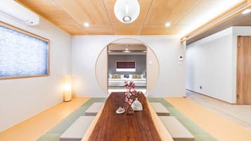 Design House | 3 bedrooms, memory foam beds, blackout drapes, iron/ironing board