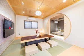 디자인 하우스 | 3 개의 침실, 메모리폼 침대, 암막 커튼, 다리미/다리미판