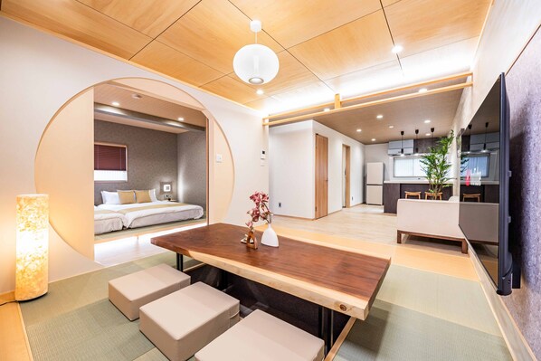 디자인 하우스 | 3 개의 침실, 메모리폼 침대, 암막 커튼, 다리미/다리미판