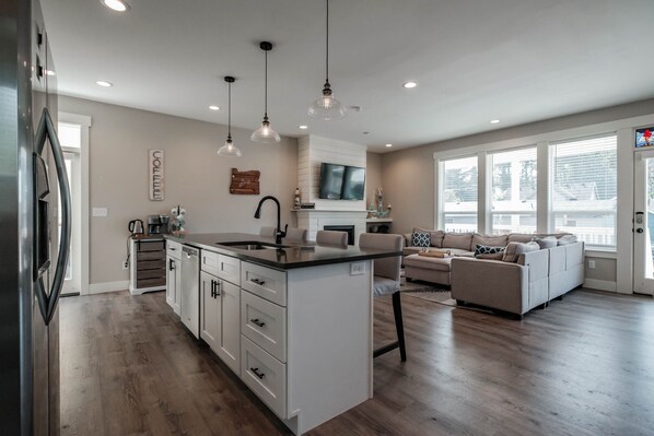 Interior - Olivia Beach Home - Sauna - Hot Tub - Main House (Lincoln City)