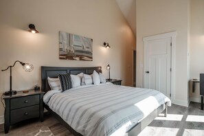 3 bedrooms, desk, iron/ironing board, WiFi