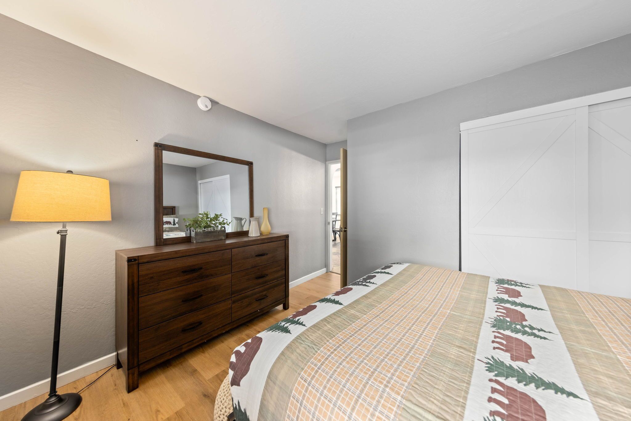 4 chambres, accès au Wi-Fi (inclus), literie fournie