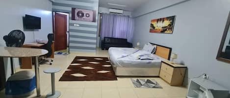 Estudi en suite Deluxe | Escriptori i wifi gratuïta