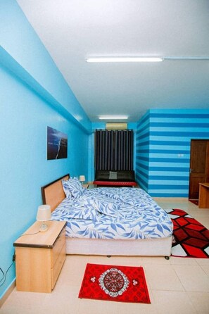 Desk, free WiFi - Queen Rentals - Studio Apartments Masaki (Dar es Salaam)