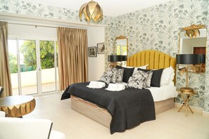 5 soverom, safe på rommet, strykejern/-brett og wi-fi (inkludert)