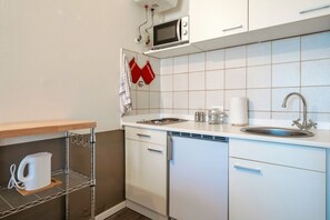 Herdplatte, Wasserkocher mit Kaffee-/Teezubehör, Toaster