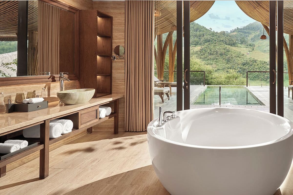 Mountainview Pool Villa King (Including 60 mins Spa treatment) | Salle de bain | Séchoir à cheveux, peignoirs, pantoufles, serviettes fournies