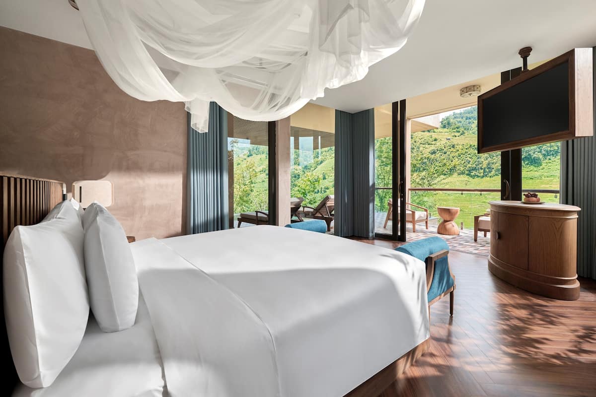 Wellbeing Pool Suite King | 1 bedroom, minibar, in-room safe, blackout drapes