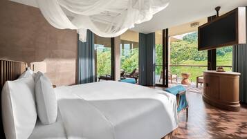 Wellbeing Pool Suite King