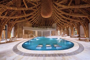Sauna, hot tub, ruang uap, perawatan tubuh, hidroterapi, dan aromaterapi
