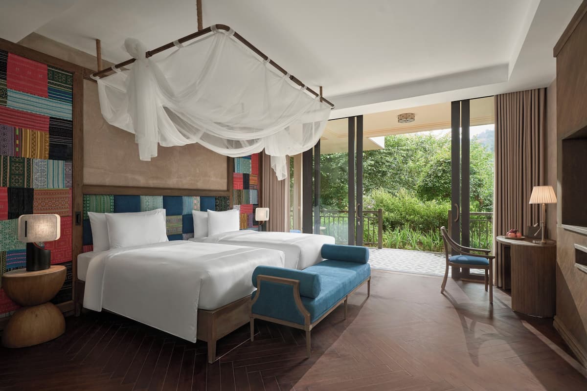 Minibar, in-room safe, blackout curtains, free WiFi