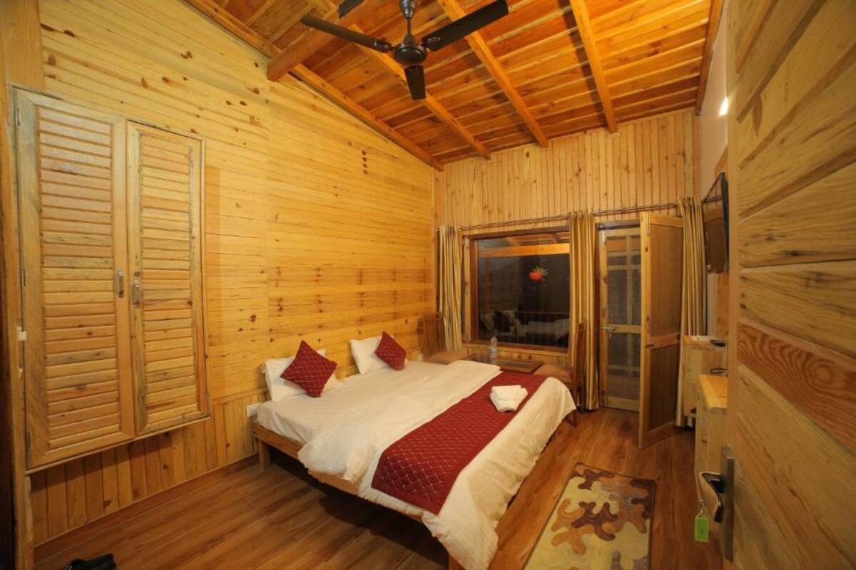 Deluxe Double Room | Free WiFi, bed sheets