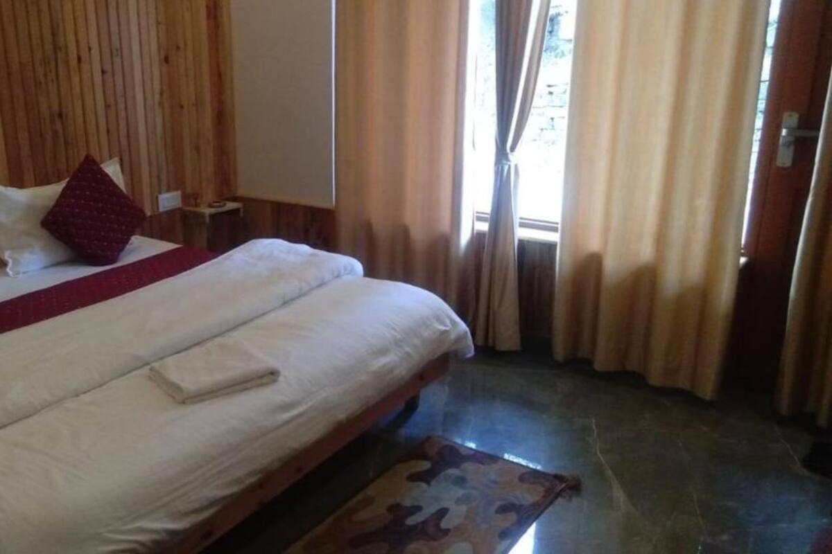 Free WiFi, bed sheets
