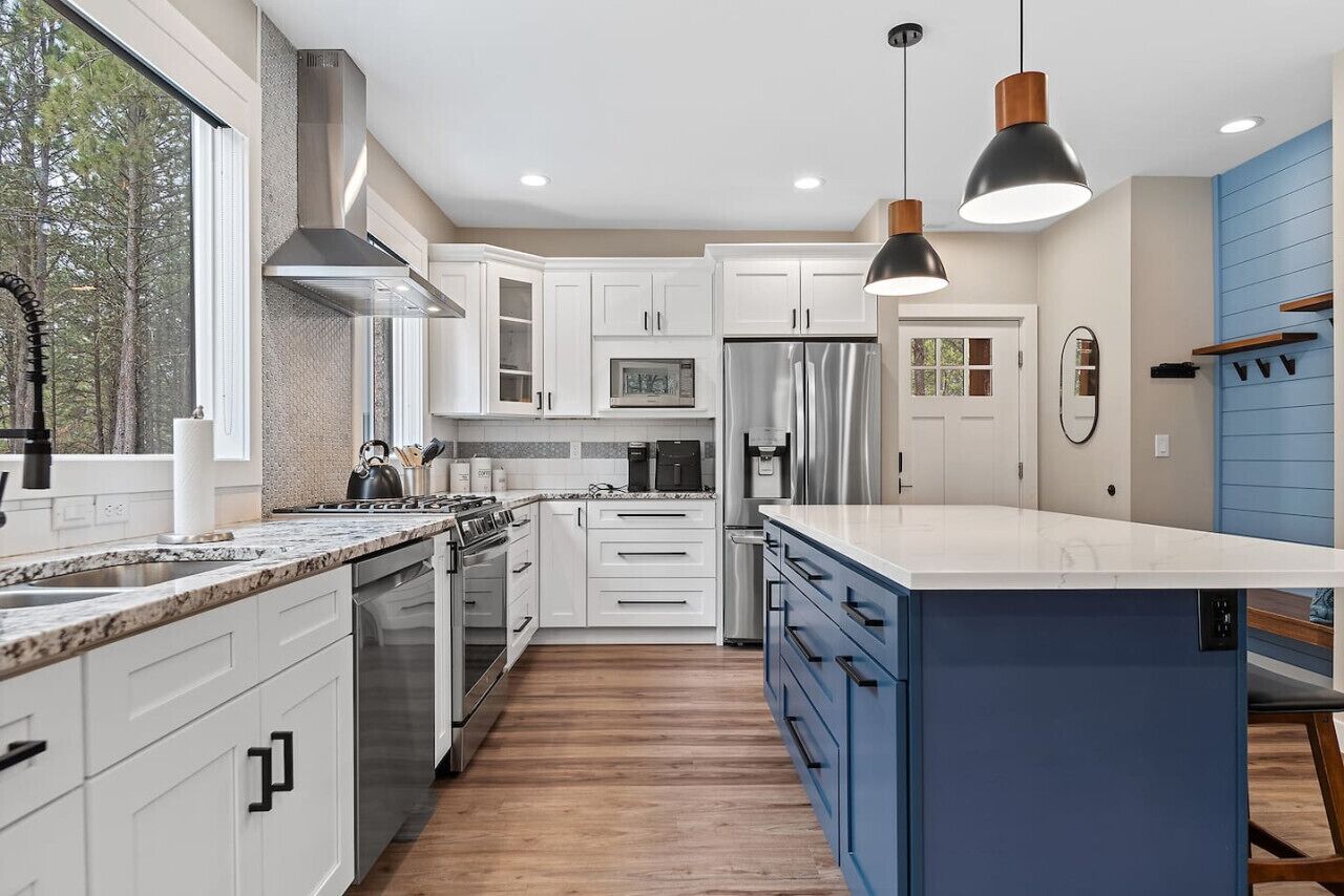 ثلاجة، ميكروويف، فرن، موقد طهي مسطح