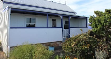 Cosy 3 bedroom cottage in the centre of Kingscote