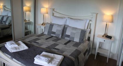 Cosy 3 bedroom cottage in the centre of Kingscote