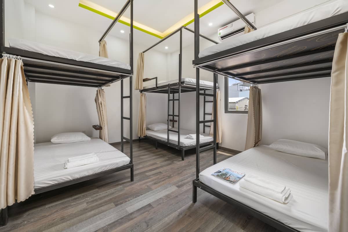 Soundproofing, free WiFi, bed sheets