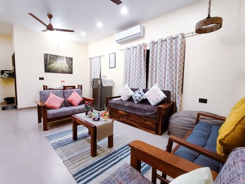 Cozy and rusting desined Paradise Farm Apartment near Kashid beach. 