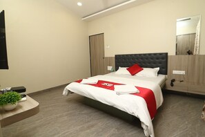 5 bedrooms, WiFi, bed sheets