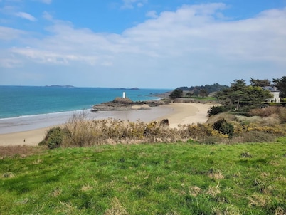 Appartement à 80 Mètres de la Mer, Chez L'habitant, en Rez-de-jardin
