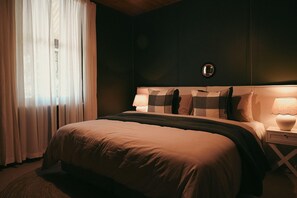 2 bedrooms, iron/ironing board, internet, bed sheets