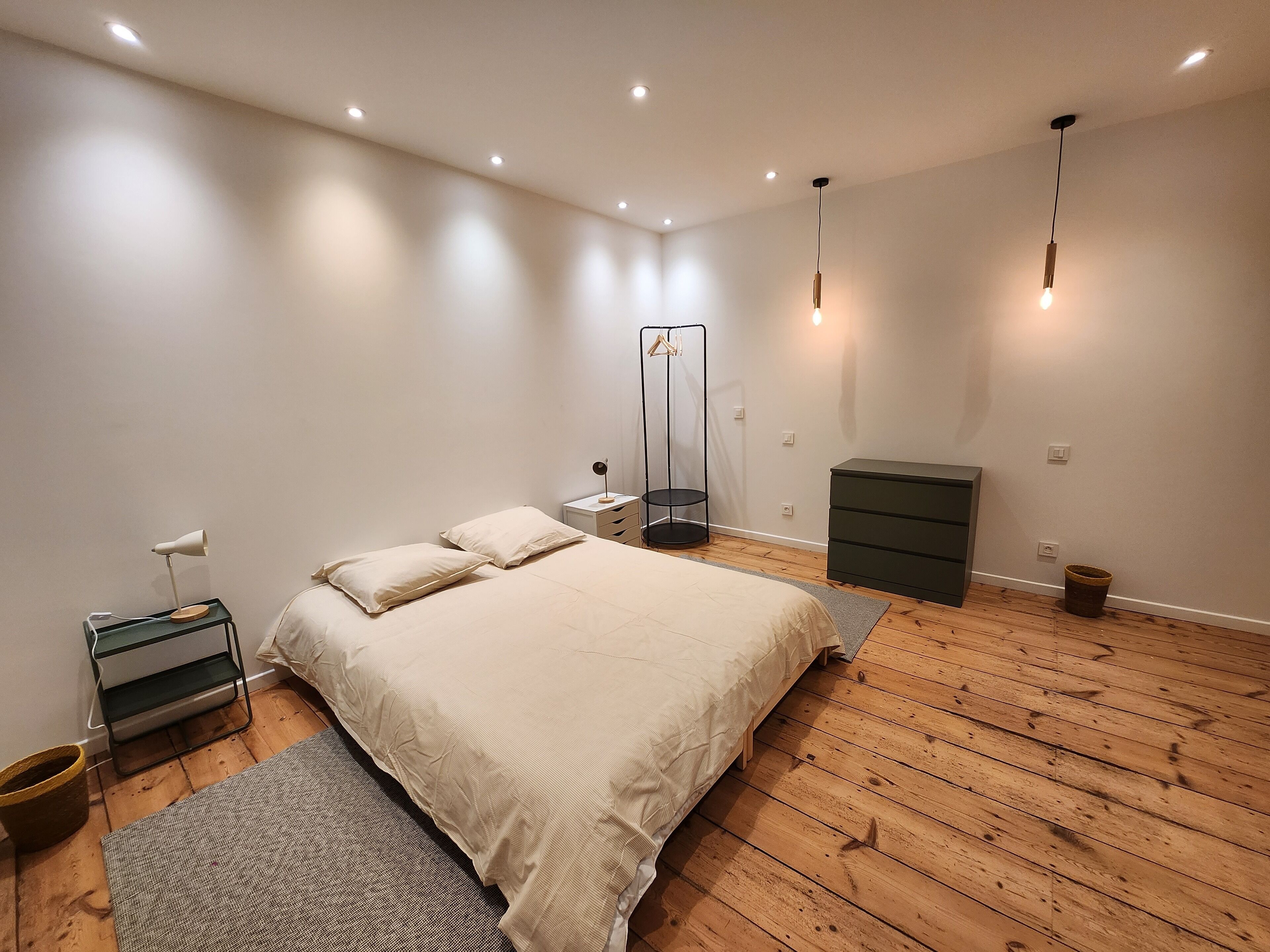 2 chambres, fer et planche à repasser, Wi-Fi, draps fournis