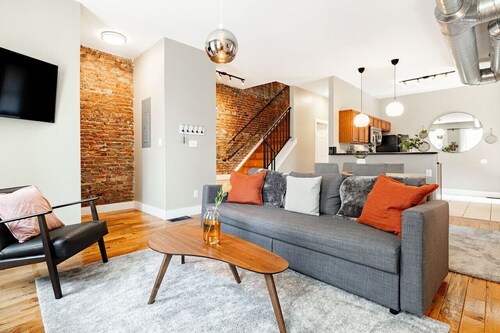Lux Parkside Townhome | Free Parking | Walk to ALL