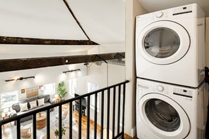 Interior - Soaring 2BR Parkside Loft (Cincinnati)