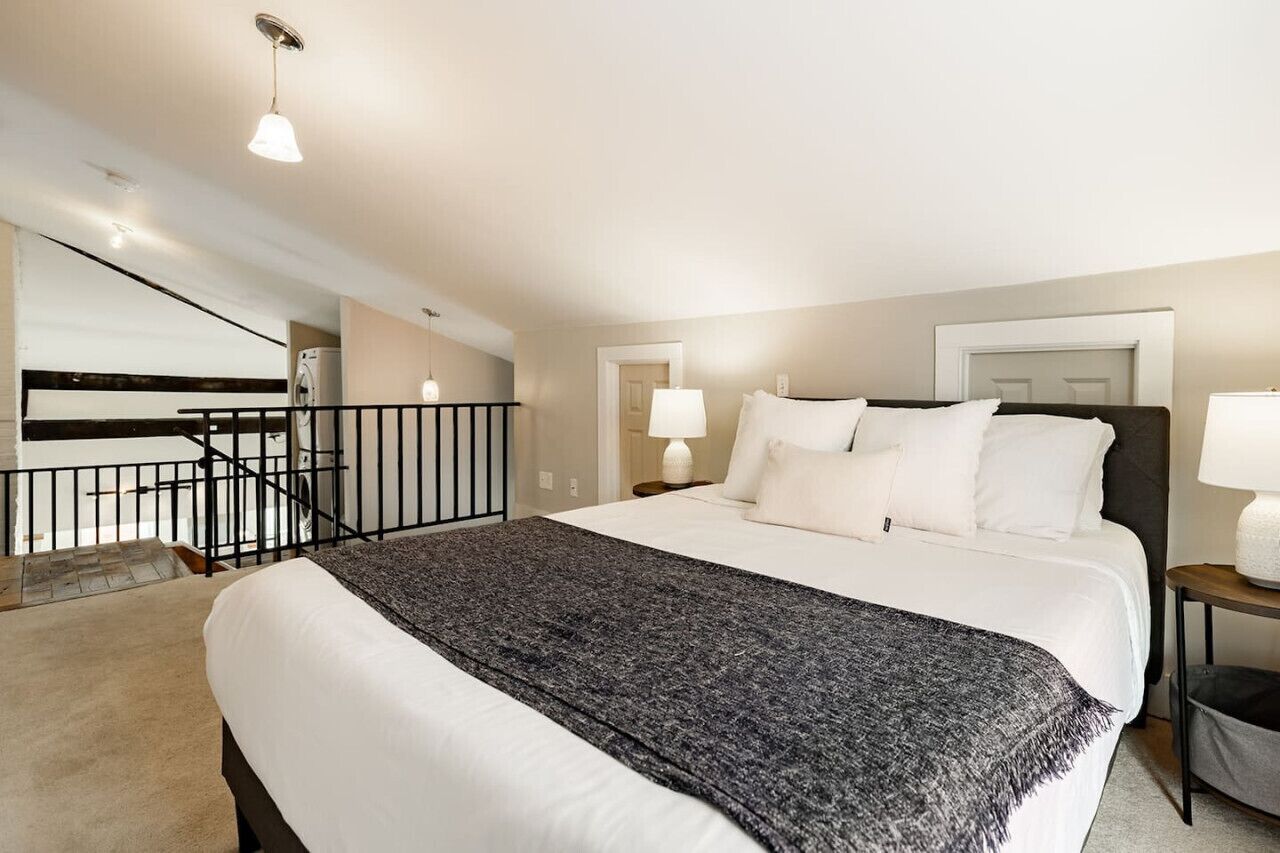 2 bedrooms, desk, WiFi