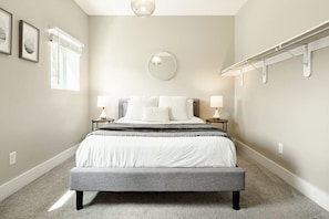 1 bedroom, desk, iron/ironing board, WiFi
