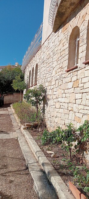 Exterior detail - Appartement Pour 4 Personnes (Sausset-les-Pins)