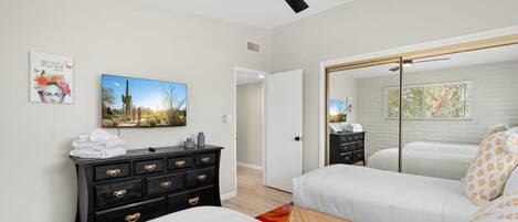 3 bedrooms, desk, iron/ironing board, free WiFi