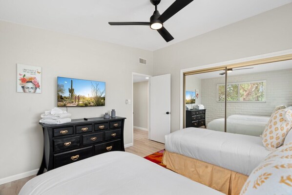 3 habitaciones, escritorio, tabla de planchar con plancha y wifi gratis 