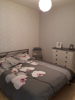 2 sovrum, strykjärn/strykbräda, wi-fi och sängkläder