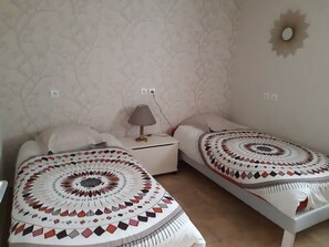 2 bedrooms, iron/ironing board, WiFi, bed sheets - Le Gite du Relais du Clain Futuroscope (Beaumont saint cyr)