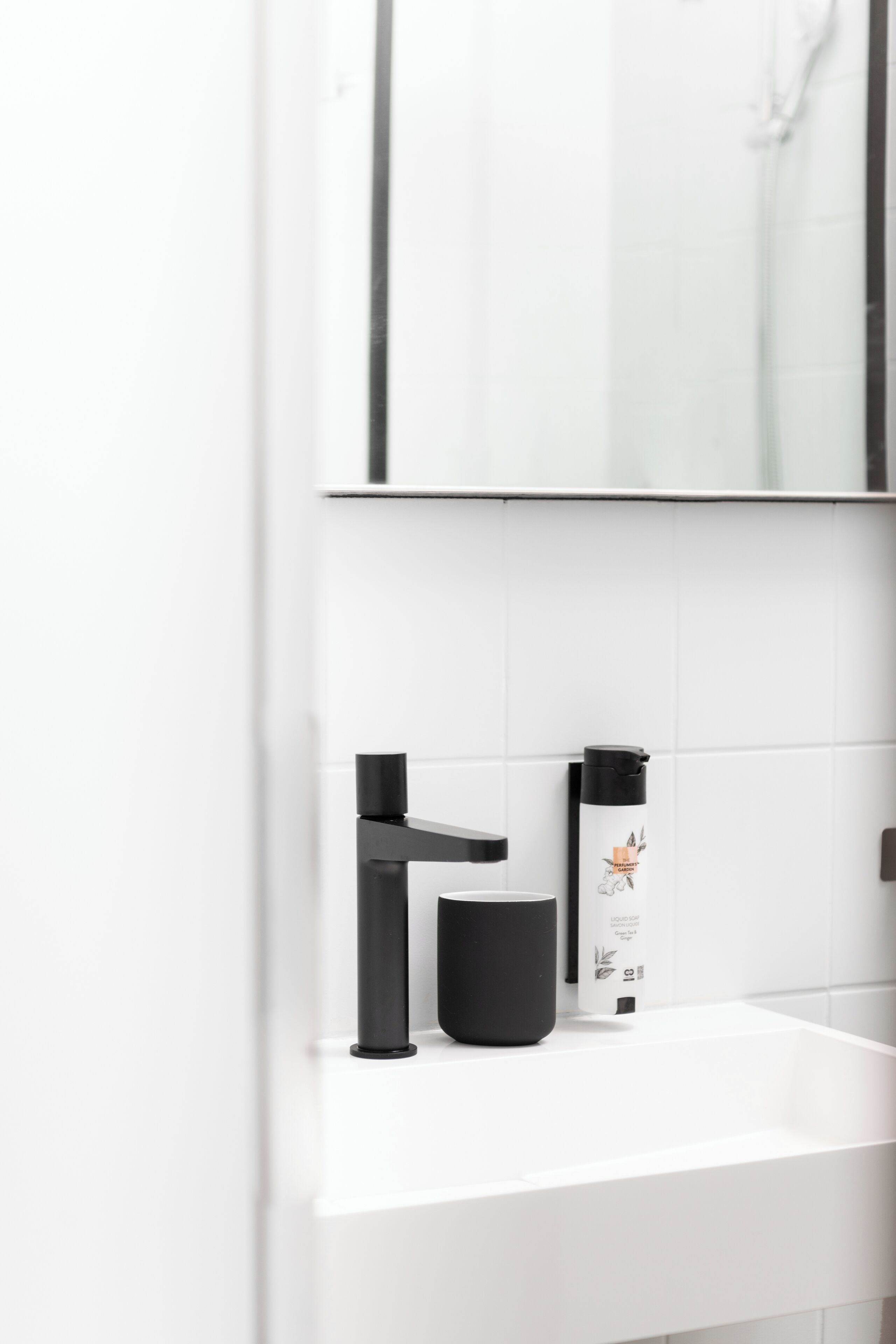 Shower, rainfall showerhead, free toiletries, hair dryer