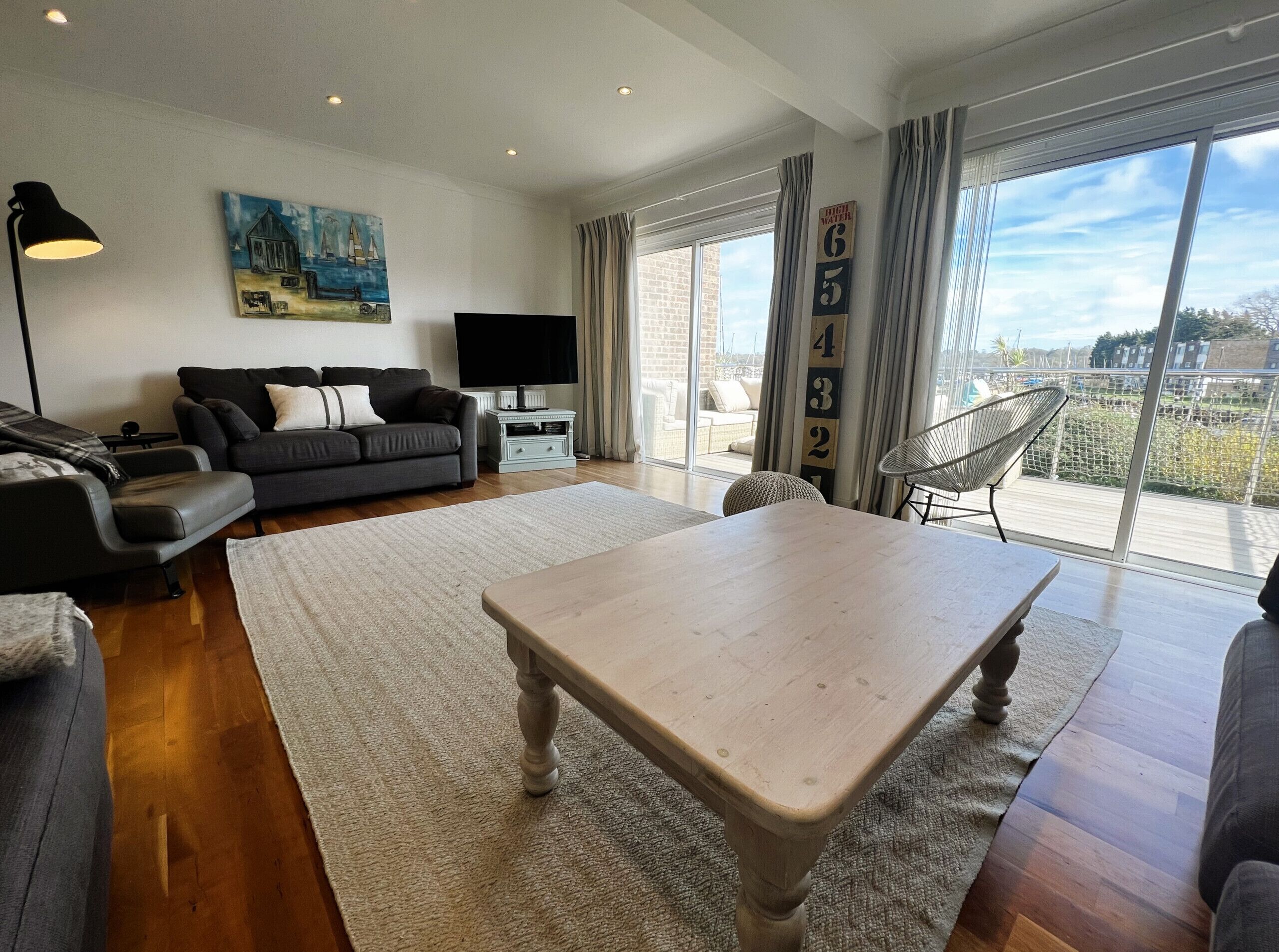 Televisión y reproductor de DVD 