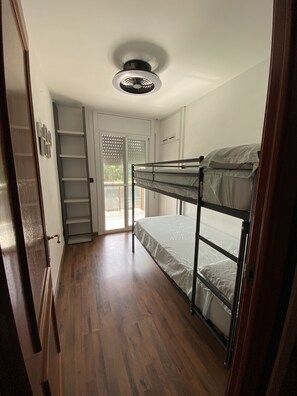4 bedrooms, iron/ironing board, travel cot, free WiFi