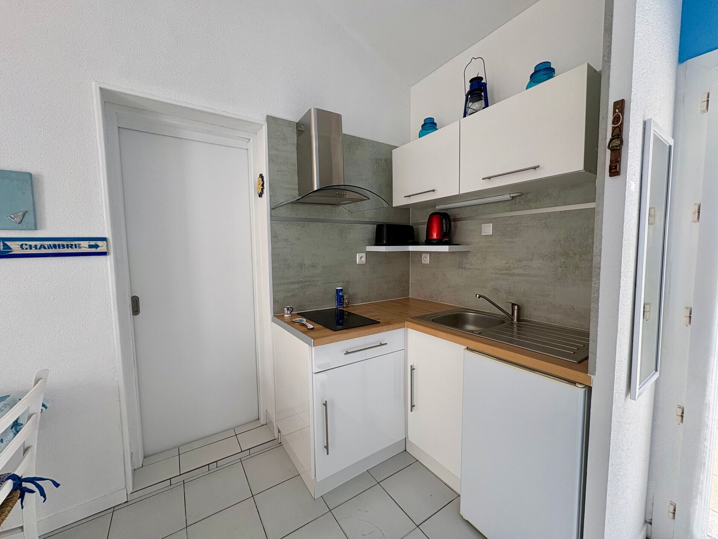 Fridge, microwave, stovetop, coffee/tea maker