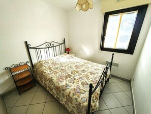 1 Schlafzimmer, Bügeleisen/Bügelbrett