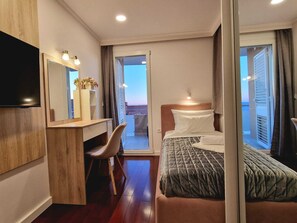 3 chambres, fer et planche à repasser, Wi-Fi, draps fournis
