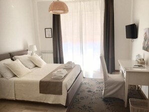 2 chambres, fer et planche à repasser, Wi-Fi, draps fournis