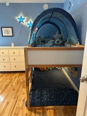 4 Schlafzimmer, Schreibtisch, Bügeleisen/Bügelbrett, kostenloses WLAN