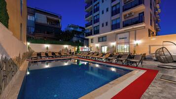 Seasonal outdoor pool