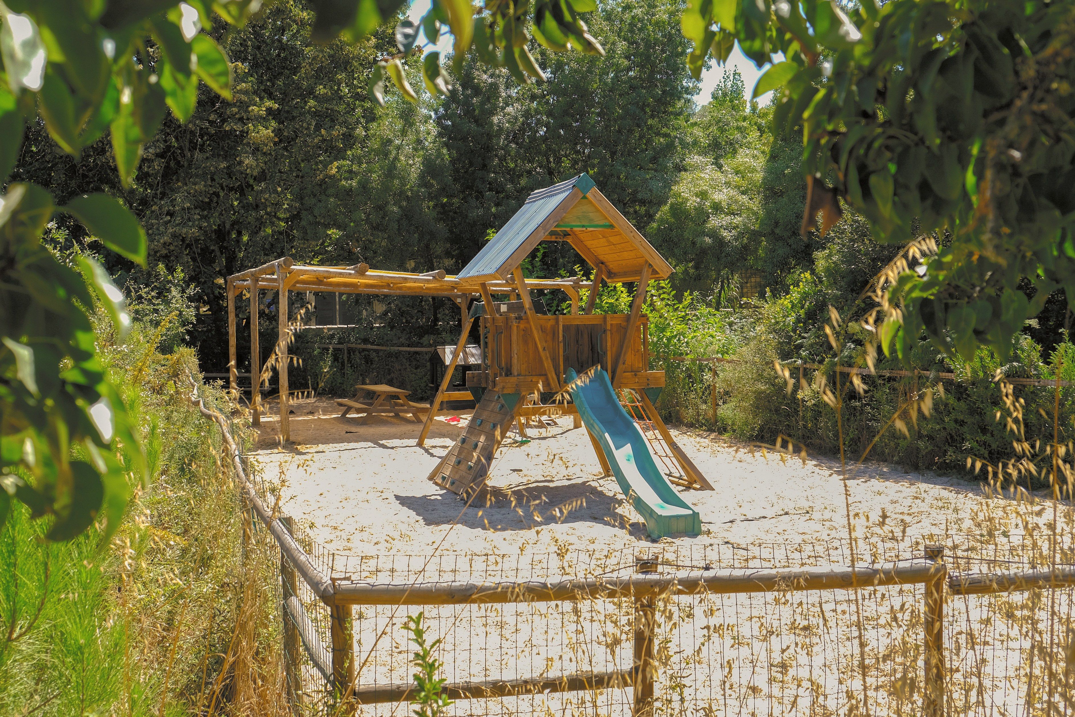 Children’s play area – outdoor