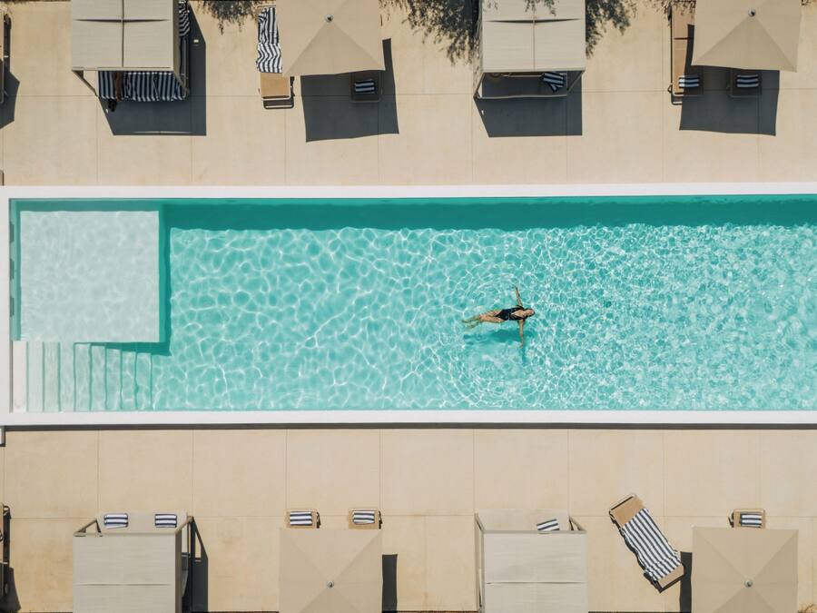 2 outdoor pools