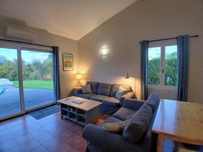 Spacious villa Le Charme with heated pool, 4 bedrooms sleeping 9, Airco & WiFi
