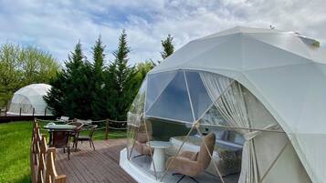 Panoramic Bungalow | Minibar, individually decorated, individually furnished, desk